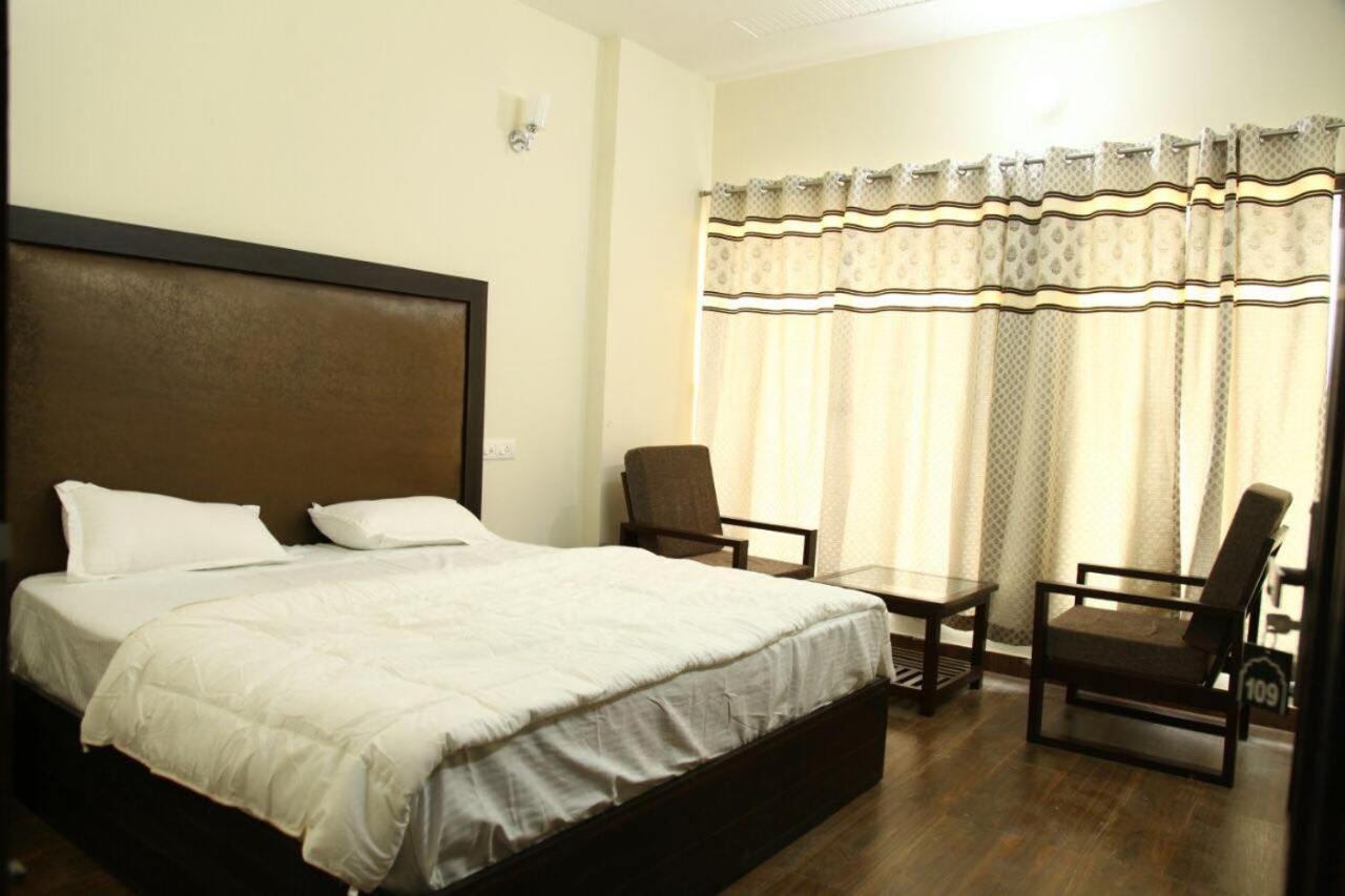 Hotel Temple View Inn Anandpur Sāhib Zewnętrze zdjęcie